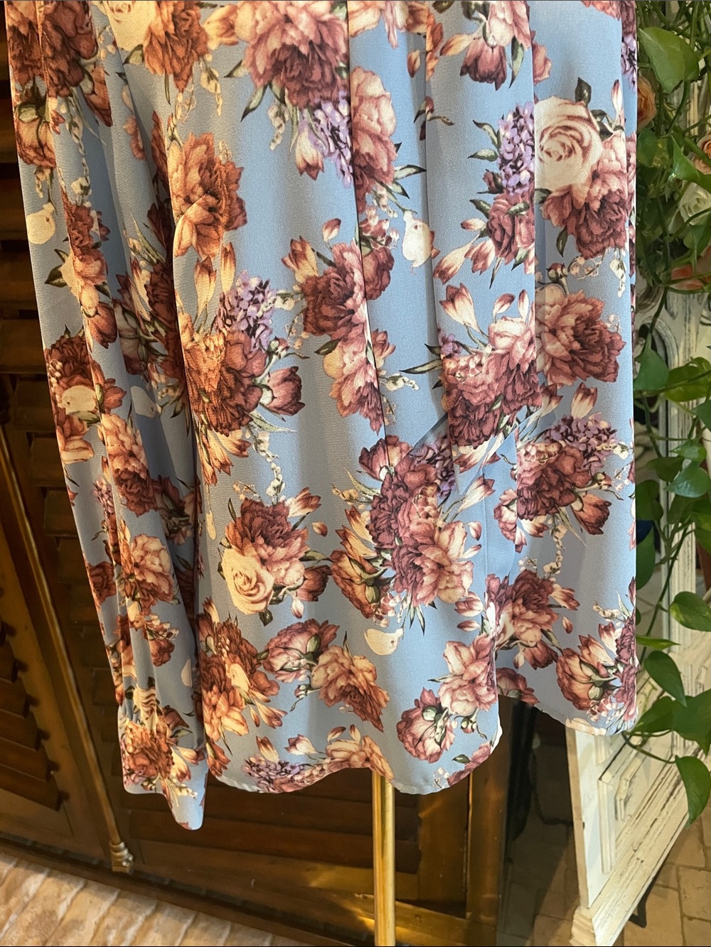 Tahari Arthur S Levine XL Floral Tie-Neck Blouse in Light Blue Floral - Picture 3 of 9